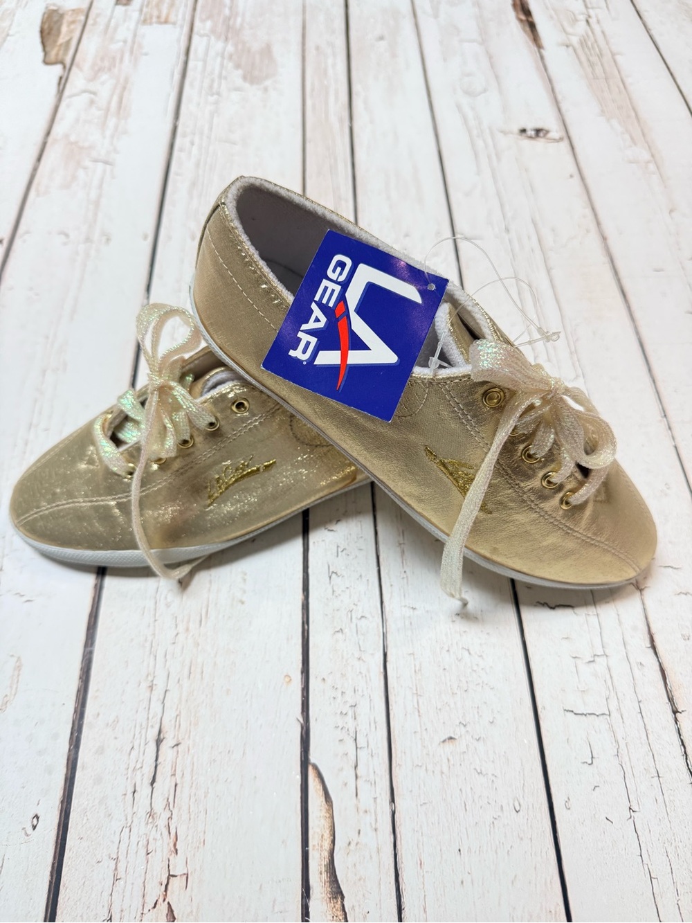 Retro L. A. Gear Metallic Gold Lace-Up Sneakers! NWT good condition sz7